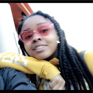 Meet your Posher, Angelica